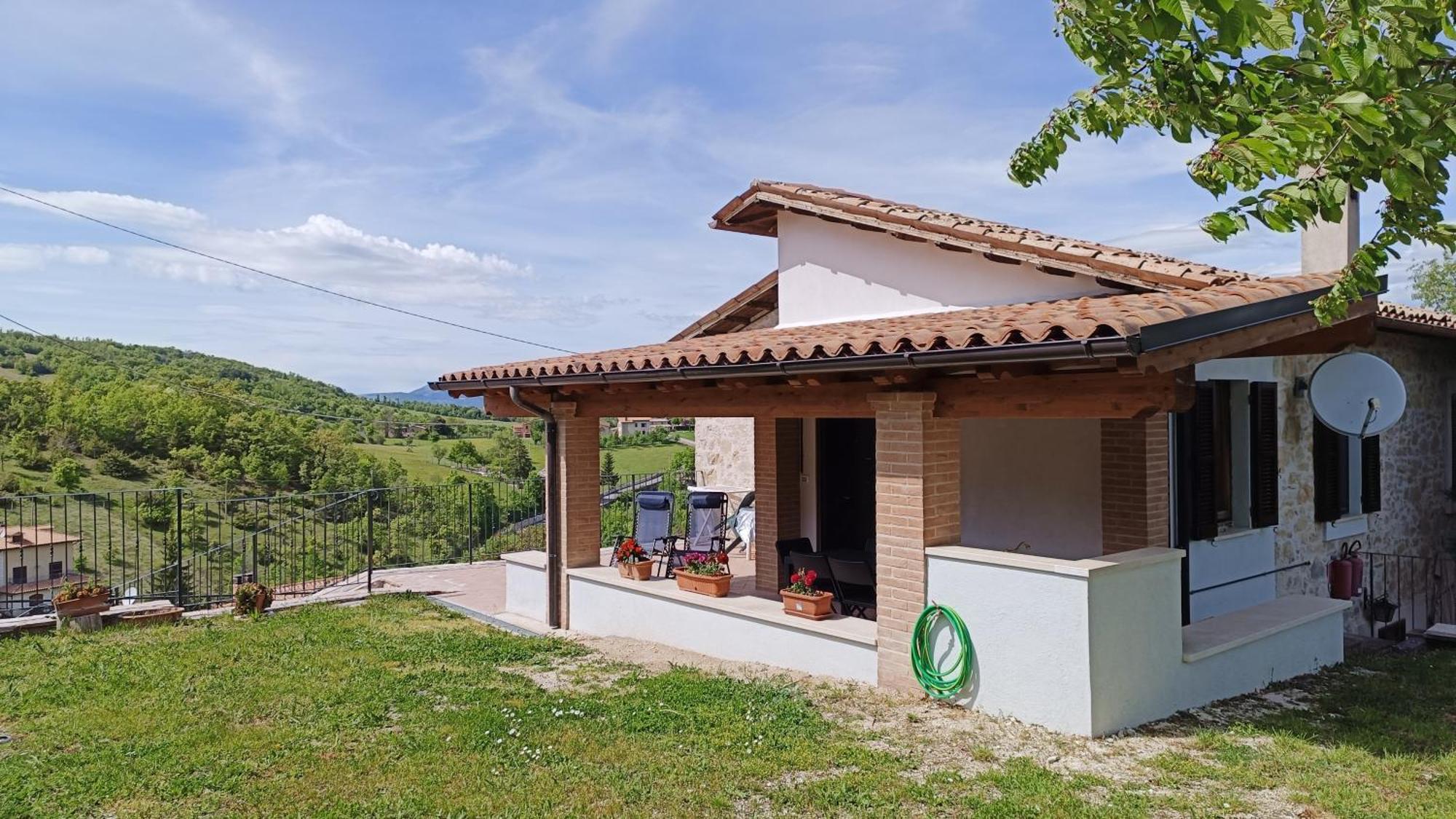 Il Fiordaliso Apartment Preci Luaran gambar